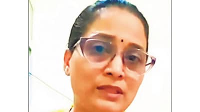 Kalyani Nandkishor alleged that two men travelling in another car behaved aggressively following the accident, blocked her vehicle and demanded money. Kalyani Nandkishor alleged that two men travelling in another car behaved aggressively following the accident, blocked her vehicle and demanded money.