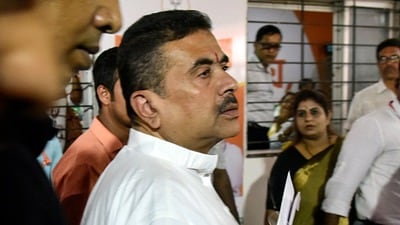 মুখ্যমন্ত্রী শুভেন্দু অধিকারীর নিহত আপ্তসহায়ক চন্দ্রনাথ রথের মা-কে প্রার্থী করে নন্দীগ্রামের লড়াইয়ে আবেগ এবং রাজনৈতিক বার্তা—দুই অস্ত্রই একসঙ্গে ব্যবহার করতে চাইছে বিজেপি। (Saikat Paul) মুখ্যমন্ত্রী শুভেন্দু অধিকারীর নিহত আপ্তসহায়ক চন্দ্রনাথ রথের মা-কে প্রার্থী করে নন্দীগ্রামের লড়াইয়ে আবেগ এবং রাজনৈতিক বার্তা—দুই অস্ত্রই একসঙ্গে ব্যবহার করতে চাইছে বিজেপি। (Saikat Paul)