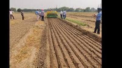Kurukshetra deputy director of agriculture Girish Nagpal said that around 580 nodal officers have been appointed in the district and one officer has been given the responsibility of at least 100 farmers. (HT File) Kurukshetra deputy director of agriculture Girish Nagpal said that around 580 nodal officers have been appointed in the district and one officer has been given the responsibility of at least 100 farmers. (HT File)