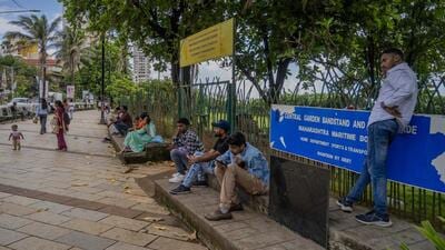 The Bandstand promenade, one of three such stretches fronting the Arabian Sea in Bandra west, was given to the BBRT to manage and maintain after the MMB granted it a no-objection certificate (NOC) in 2002 (Hindustan Times) The Bandstand promenade, one of three such stretches fronting the Arabian Sea in Bandra west, was given to the BBRT to manage and maintain after the MMB granted it a no-objection certificate (NOC) in 2002 (Hindustan Times)