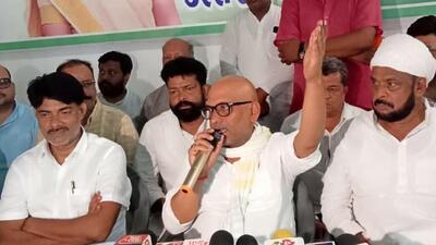UP Congress chief Ajay Rai addressing media persons in Varanasi on Tuesday. (HT)