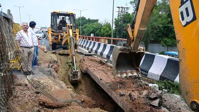 While no injuries were reported, Noida authority officials, aware of the development, requesting anonymity said they will fix the caved-in part by Wednesday morning. (Sunil Ghosh/HT Photo) While no injuries were reported, Noida authority officials, aware of the development, requesting anonymity said they will fix the caved-in part by Wednesday morning. (Sunil Ghosh/HT Photo)