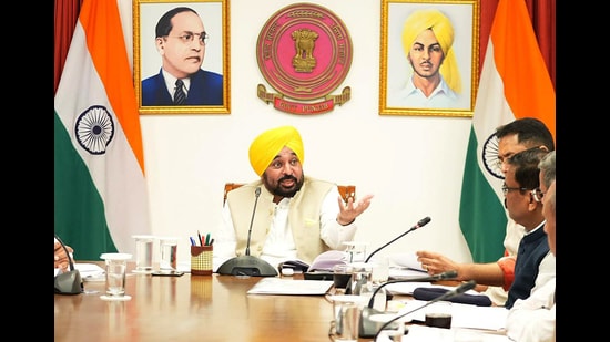 Directs police to intensify ground-level action against drug sellers, suppliers, and smugglers during a campaign review meeting. (@BhagwantMann X)