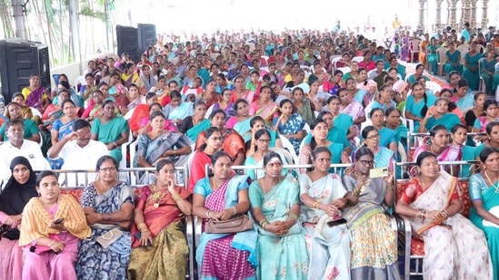 ఇంటింటికీ ఇందిరమ్మ కుట్టు మిషన్ పథకం
