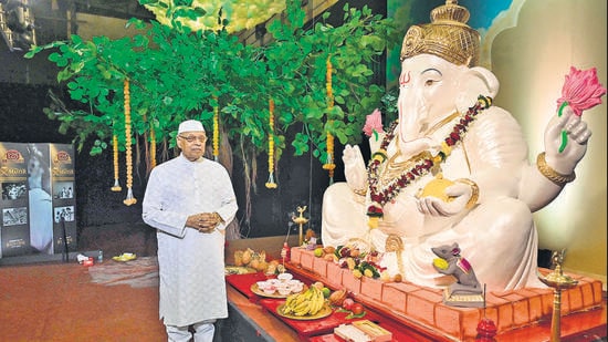 Kiran Shantaram, son of filmmaker V Shantaram, stands beside the Ganapati idol at Rajkamal Studio (Anshuman Poyrekar/HT Photo)