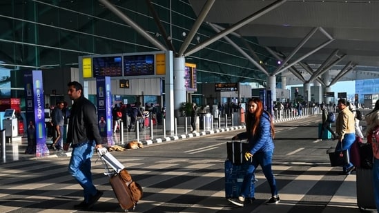 The meeting comes after the Union ministry of civil aviation (MoCA) issued a show-cause notice to Air India on September 12, following concerns raised by the MHA over the airline’s handling of the passengers. (HT/Representational)