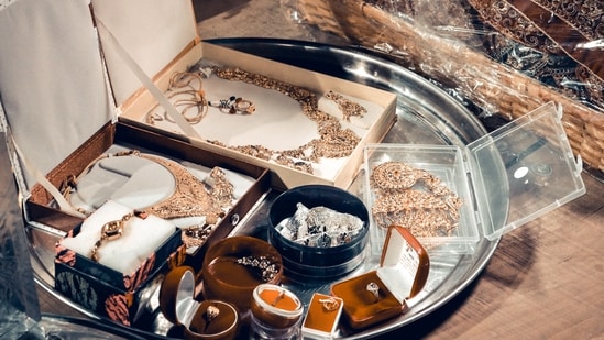 An ultimate guide to build a wedding trousseau.