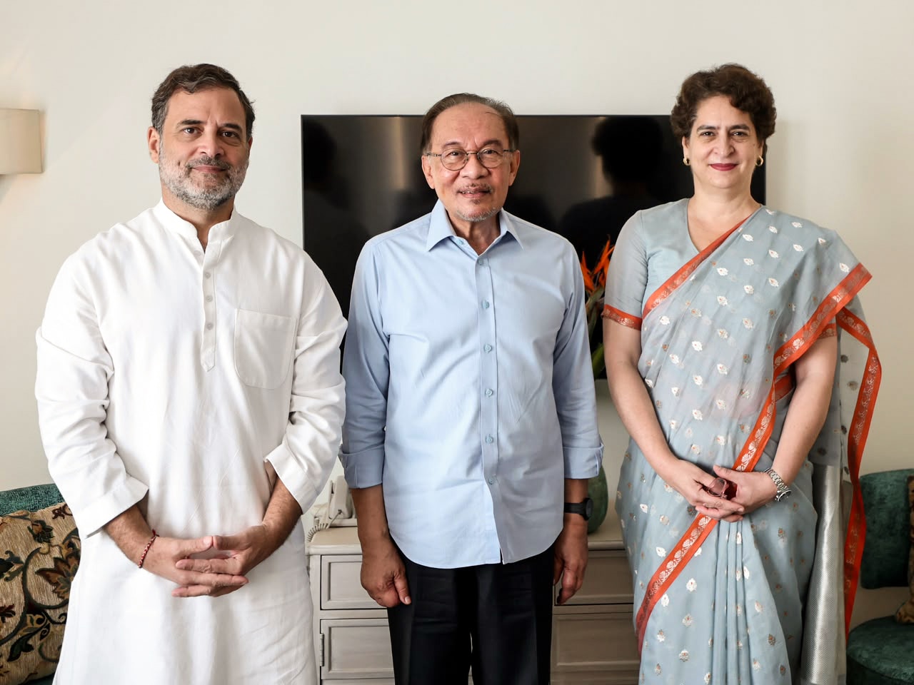 Lok Sabha LoP Rahul Gandhi, along with Congress General Secretary Priyanka Gandhi Vadra, meets the Prime Minister of Malaysia, Anwar Ibrahim, for a breakfast meeting, in New Delhi on Sunday. (@INCIndia X/ANI Photo) (@INCIndia X) Lok Sabha LoP Rahul Gandhi, along with Congress General Secretary Priyanka Gandhi Vadra, meets the Prime Minister of Malaysia, Anwar Ibrahim, for a breakfast meeting, in New Delhi on Sunday. (@INCIndia X/ANI Photo) (@INCIndia X)