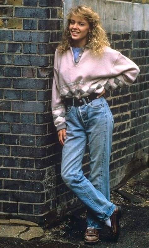 High-waisted, slightly relaxed denim is back in the conversation, and it was already a favourite four decades ago. (Liva) High-waisted, slightly relaxed denim is back in the conversation, and it was already a favourite four decades ago. (Liva)