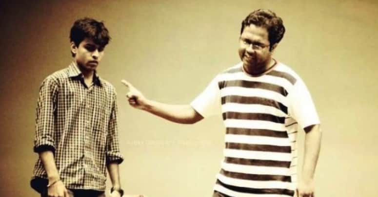Biswapati Sarkar and Jitendra Kumar during a stage play at the IIT campus. Biswapati Sarkar and Jitendra Kumar during a stage play at the IIT campus.