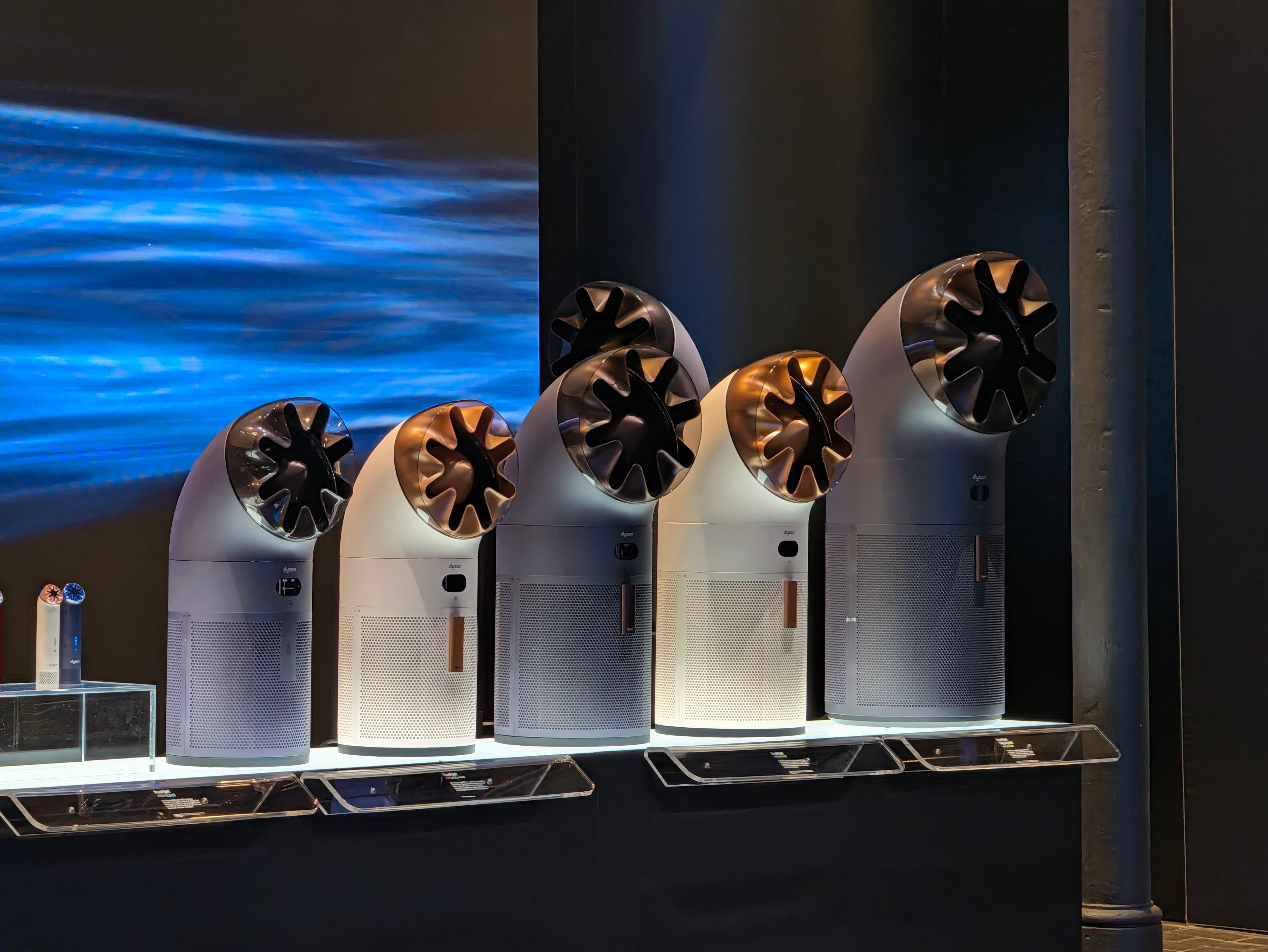 HushJet nozzle is inspired by aviation and uses aerospace principles of airflow control. Dyson engineers studied how aircraft move air at high speeds while keeping noise under control, and used similar principles to manage turbulence at its source. (Hindustan Times - Shaurya Sharma)