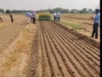 Kurukshetra deputy director of agriculture Girish Nagpal said that around 580 nodal officers have been appointed in the district and one officer has been given the responsibility of at least 100 farmers. (HT File)