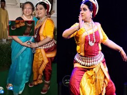 পায়ে ঘুঙুর, সাথে জুতো! গুরুকে শ্রদ্ধাঞ্জলি দিতে গিয়ে বিতর্কে ডোনা,মেয়ে সানার পায়েও জুতো, হল ছিছিকার