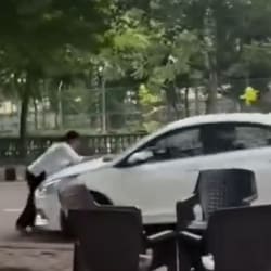 “Gaadi roko (stop the car)….Marungi nahi main, kuch bhi karwalo (I will not die. Do anything you want),” the woman is heard shouting.