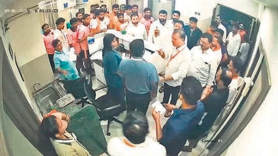 A dispute over the discharge of injured govindas and bill payment led to Shiv Sena functionaries, including Palghar district chief Kundan Sankhe and city chief Rahul Gharat, allegedly abusing and threatening staff at Relieef Hospital in Palghar on September 6.