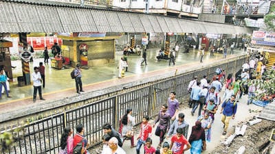 Chembur station has an emergency medical room, but is awaiting drug licences before it can become operational. (HT Photo)