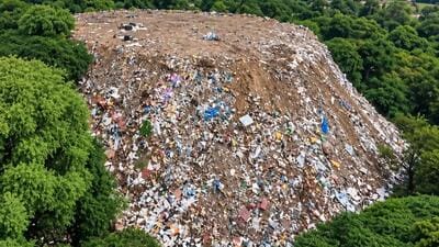 Residents said illegal dumping has continued for over a decade, with waste and construction debris allegedly being dumped daily in the Aravalli zone. (HT) Residents said illegal dumping has continued for over a decade, with waste and construction debris allegedly being dumped daily in the Aravalli zone. (HT)