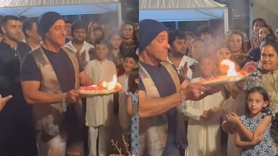 Arpita Khan corrects brother Salman Khan during aarti. Arpita Khan corrects brother Salman Khan during aarti.