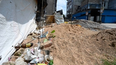 The place where the first murder took placed on Monday, 300 metres from the police outpost and behind a mall under Krishna Nagar police station, in Lucknow. (Deepak Gupta/HT Photo) The place where the first murder took placed on Monday, 300 metres from the police outpost and behind a mall under Krishna Nagar police station, in Lucknow. (Deepak Gupta/HT Photo)