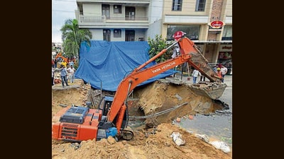 The road in the Kitchlu Nagar area gave way on August 6. (HT)