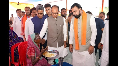 Union Agriculture Minister Shivraj Singh Chouhan with Bihar CM Samrat Choudhary meets flood victims in Munger, Wednesday. (HT PHOTO) Union Agriculture Minister Shivraj Singh Chouhan with Bihar CM Samrat Choudhary meets flood victims in Munger, Wednesday. (HT PHOTO)
