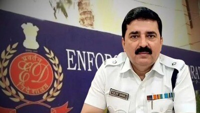 প্রাক্তন পুলিশকর্তার বিরুদ্ধে দুর্নীতি দমন আইনে মামলা (সৌজন্যে টুইটার) প্রাক্তন পুলিশকর্তার বিরুদ্ধে দুর্নীতি দমন আইনে মামলা (সৌজন্যে টুইটার)