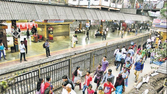 Chembur station has an emergency medical room, but is awaiting drug licences before it can become operational. (HT Photo)