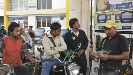 Fuel retailers warn they may stop accepting UPI payments of  <span class='webrupee'>₹</span>2,000 and above and switch to cash unless the government grants an MDR exemption. (Sakib Ali/HT Photo)