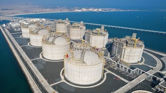 Oil prices fall as Fed rate hike expectations and Middle East supply risks shape the market. (Photo by Kuwait Petroleum Corporation (KPC) / AFP) (AFP)