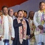 দলত্যাগ বিরোধী আইনে কেন তাঁদের বিধায়ক পদ খারিজ করা হবে না, সেই ব্যাখ্যা চাওয়া হয়েছে।