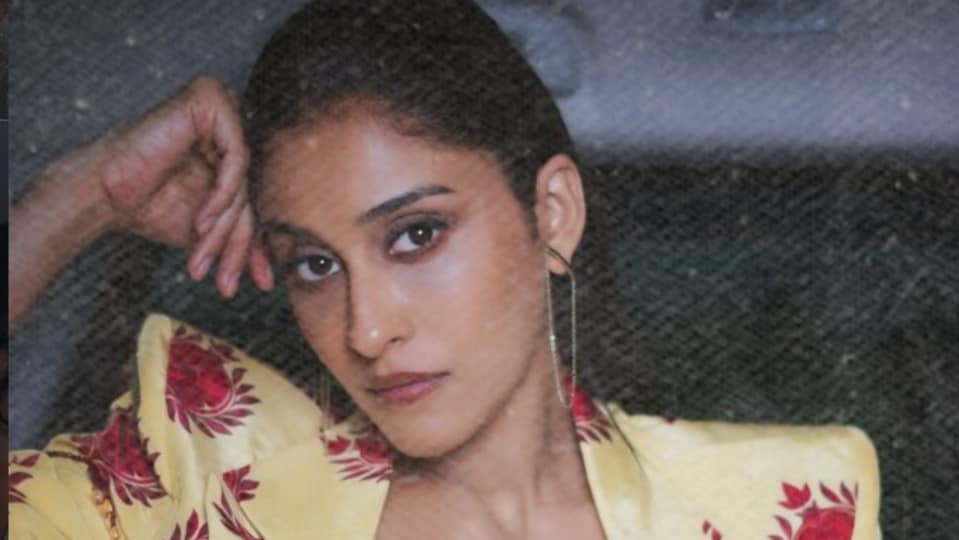 <p>ప్రస్తుతం తమిళ, హిందీ సినిమాలతో రెజీనా బిజీగా ఉంది. నయనతార అమ్మవారిగా నటిస్తున్న మూకుతి అమ్మన్ 2 మూవీలో రెజీనా కీ రోల్ ప్లే చేస్తోంది. </p>(instagram-RegenaCassandrra)