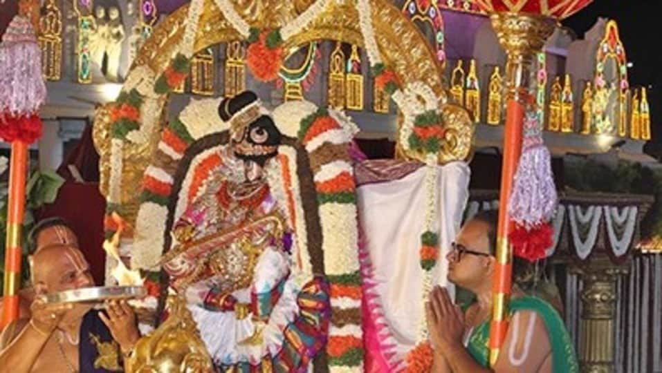 <p>ఈ వాహనసేవలో శ్రీశ్రీశ్రీ పెద్దజీయర్‌స్వామి, శ్రీశ్రీశ్రీ చిన్నజీయర్‌స్వామి, టీటీడీ ఛైర్మన్ బి.ఆర్. నాయుడు, ఈవో ముద్దాడ రవిచంద్ర, పలువురు బోర్డు సభ్యులు, అదనపు ఈవో వెంకయ్య చౌదరి, సీవీఎస్వో మురళీకృష్ణ తదితరులు పాల్గొన్నారు.</p>