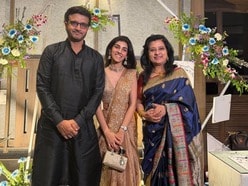 সৌরভ ও ডোনার সঙ্গে সানা। 