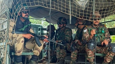 বুধবার গোপন সূত্রে খবর আসে, উধমপুরের সোহান এলাকার জঙ্গলে কয়েক জন সশস্ত্র জঙ্গি লুকিয়ে রয়েছে। (CISF/ANI Photo)