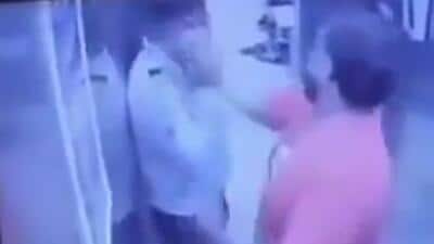 According to police, the incident took place on Tuesday night after a man in his 30s, a resident of a society in Sector 1, Greater Noida West, parked his car allegedly in the no parking area. (HT Photo/Video grab)