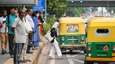 Commuters waited for buses for hours on Thursday, as protests continued for a third day in a row. (Sanchit Khanna/HT Photo) Commuters waited for buses for hours on Thursday, as protests continued for a third day in a row. (Sanchit Khanna/HT Photo)