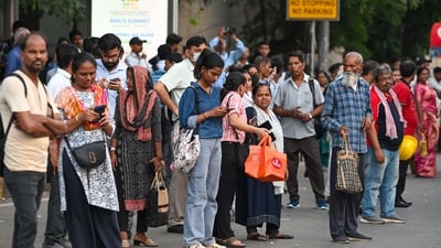 Commuters wait in long queues at the roadside during the Delhi Transport Corporation (DTC) drivers go on strike over various demands. (Sanjeev Verma/HT Photo) Commuters wait in long queues at the roadside during the Delhi Transport Corporation (DTC) drivers go on strike over various demands. (Sanjeev Verma/HT Photo)
