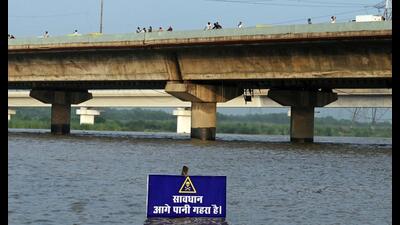 Despite the improvement, levels at several locations remained above the Central Pollution Control Board (CPCB) standard (HT) Despite the improvement, levels at several locations remained above the Central Pollution Control Board (CPCB) standard (HT)