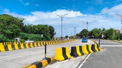 The elevated corridor, inaugurated with much fanfare by Union Minister of Road Transport and Highways Nitin Gadkari, was sold as a solution to traffic bottlenecks in the area. (HT)