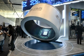 Visitors gather around an installation displaying microprocessor chips during the SEMICON India 2026 Conference & Expo on the semiconductor and electronics ecosystem at Yashobhoomi Convention Centre in New Delhi on September 17, 2026. Prime Minister Narendra Modi pitched India as a new global hub for semiconductor production on September 17, urging technology firms to invest in what he called a "reliable" location. (AFP)