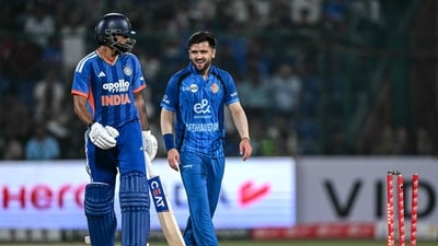 India lost momentum after the good start as they put on a total of 221/7. The Men in Blue put on just 37 runs in the last 5 overs. (PTI)
