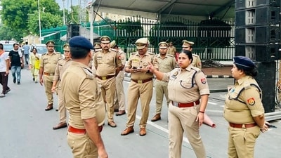 Police recovered the illegal pistol and an empty cartridge from the scene and secured them for examination. (HT Photo) Police recovered the illegal pistol and an empty cartridge from the scene and secured them for examination. (HT Photo)