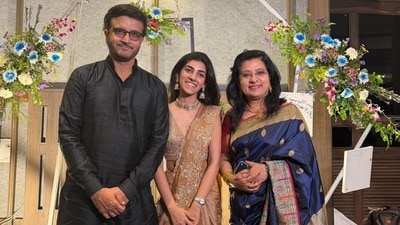 সৌরভ ও ডোনার সঙ্গে সানা।