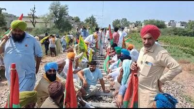 Twenty trains were affected in Punjab on Thursday as farmers staged a six-hour statewide ‘rail roko’ agitation, disrupting traffic at five locations. The protest was called off in the evening after the Kisan Mazdoor Morcha (KMM) after authorities fixed their meeting with Punjab agriculture minister Gurmeet Singh Khudian on September 24. (Sanjeev Kumar/HT) Twenty trains were affected in Punjab on Thursday as farmers staged a six-hour statewide ‘rail roko’ agitation, disrupting traffic at five locations. The protest was called off in the evening after the Kisan Mazdoor Morcha (KMM) after authorities fixed their meeting with Punjab agriculture minister Gurmeet Singh Khudian on September 24. (Sanjeev Kumar/HT)