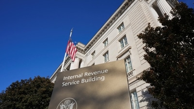 IRS 2027 tax brackets and projected 37% federal income tax thresholds (REUTERS/Ken Cedeno/File Photo) (REUTERS)