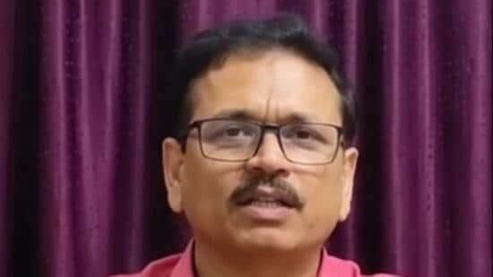 Bombay HC bars deputy director of education from duty