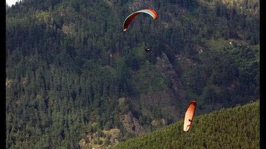 After two months, the thrill of adventure sports has returned to the valleys of Kullu-Manali. (Aqil Khan /HT)