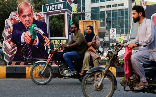 A portrait of Pakistani Prime Minister Shehbaz Sharif was set up in protest in Karachi against rising fuel prices amid the US-Iran conflict. 