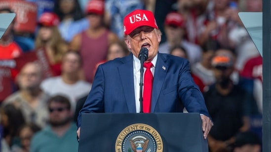 Trump tightens US immigration enforcement: 16 months of zero border releases. (Bloomberg)