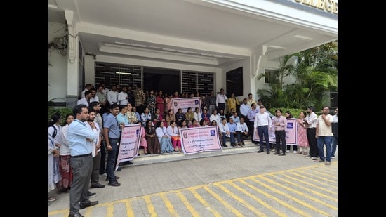 The MSMTA has demanded that the revised staffing structure be withdrawn immediately. It has also sought a fresh assessment based on the actual teaching, patient-care and administrative workload of individual institutions. (HT PHOTO)